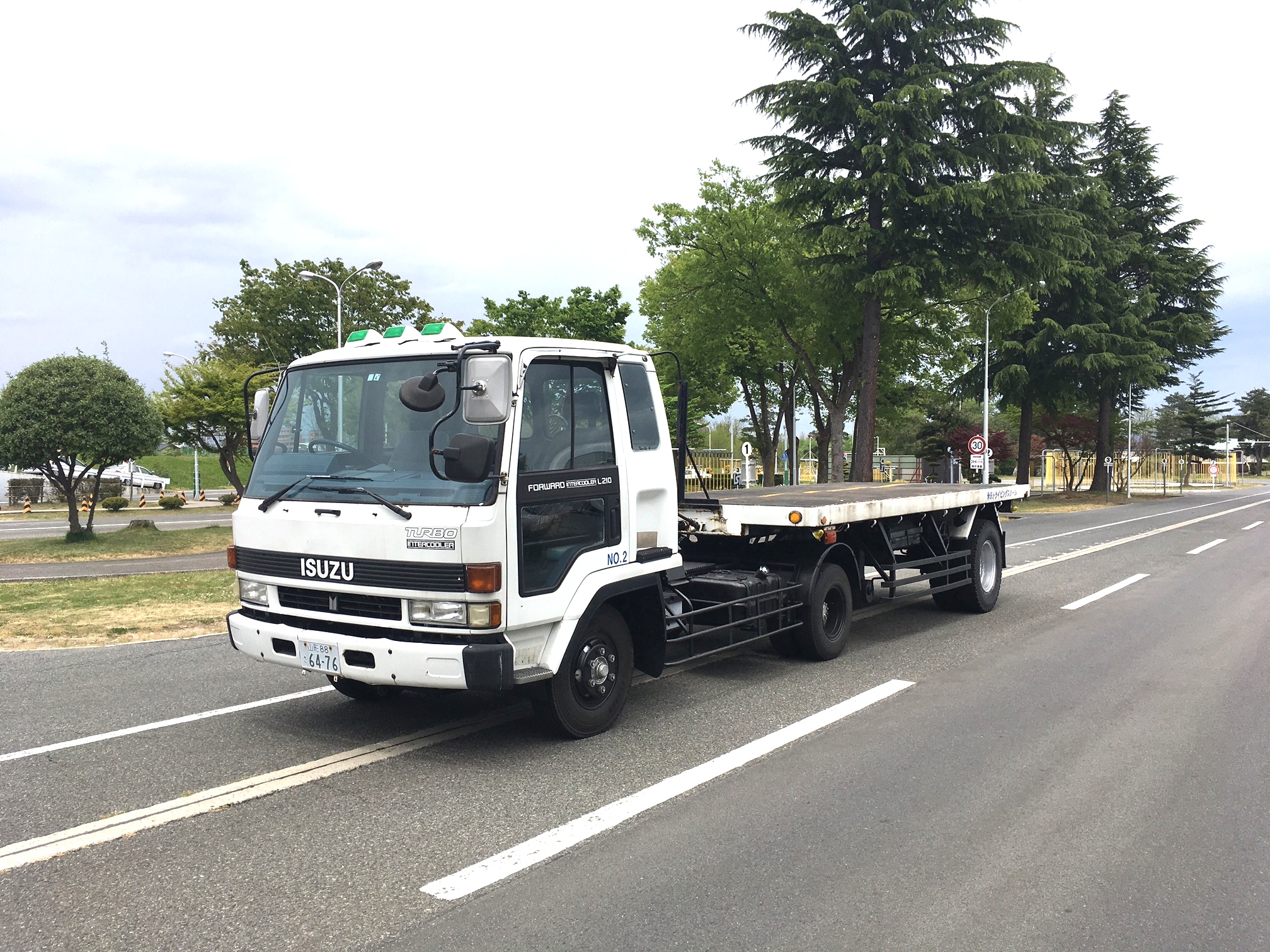 けん引自動車